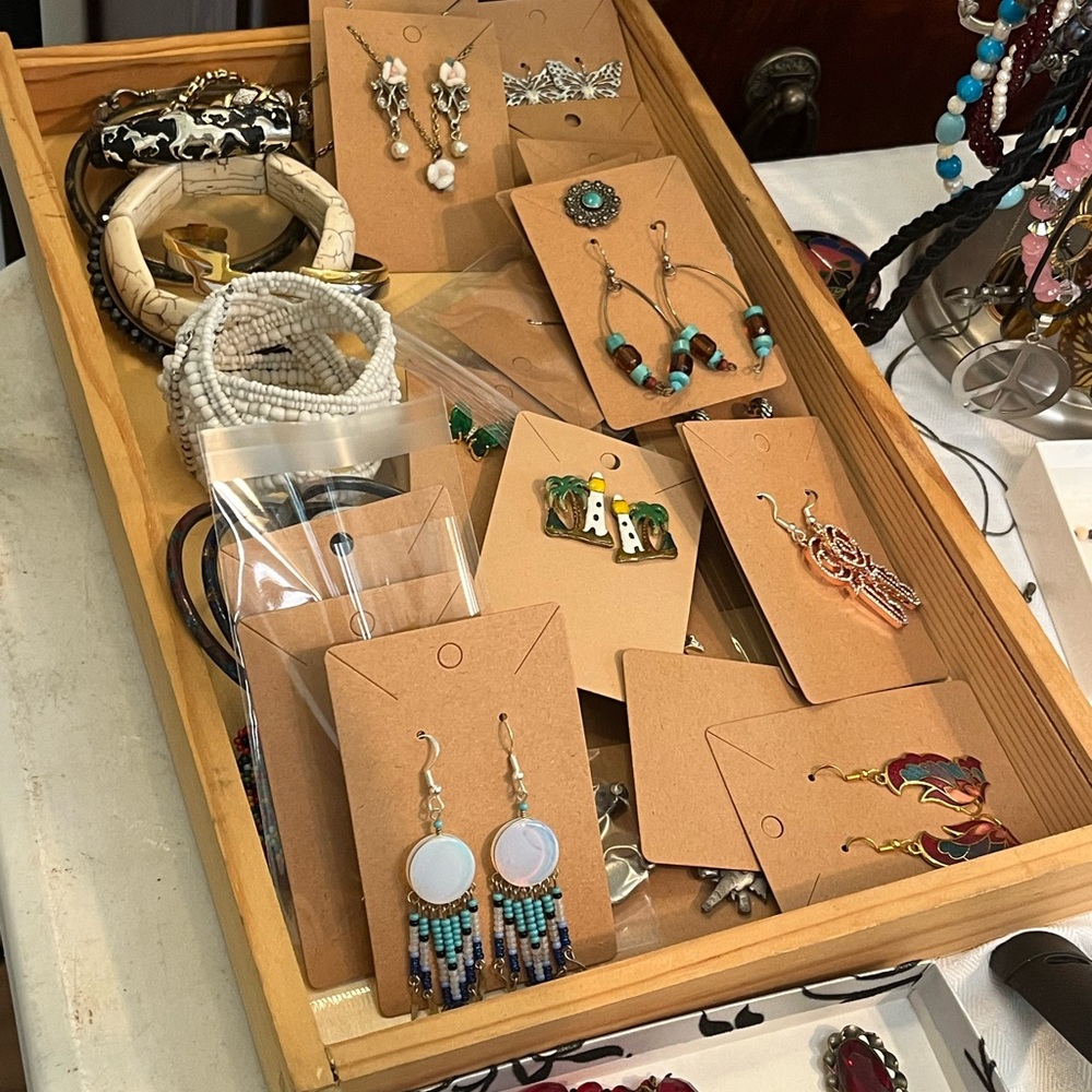 LIVE JEWELRY SHOW!! 8:30pm EST LIKE AND SHARE TO BE NOTIFIED💗♥️💗 - Picture 6 of 14